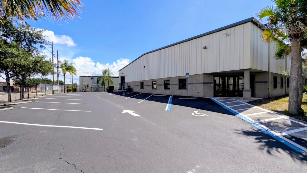 11052 Challenger Ave, Odessa, FL for lease - Building Photo - Image 3 of 14