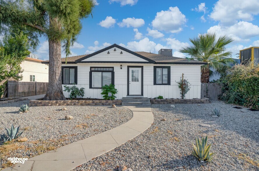 3917 Stockdale Hwy, Bakersfield, CA for sale - Primary Photo - Image 1 of 23
