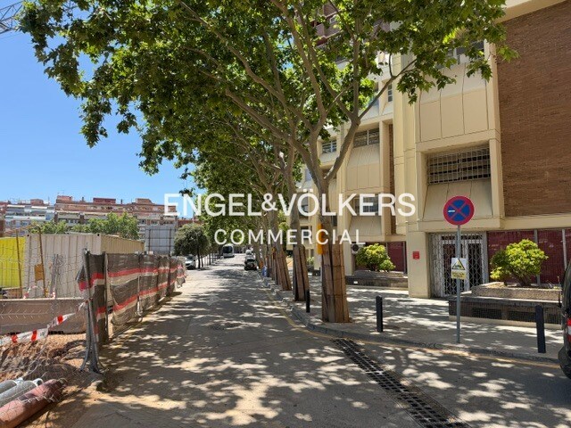 Immeuble residentiel dans Esplugues de Llobregat, Barcelona à vendre Photo du bâtiment- Image 1 de 8