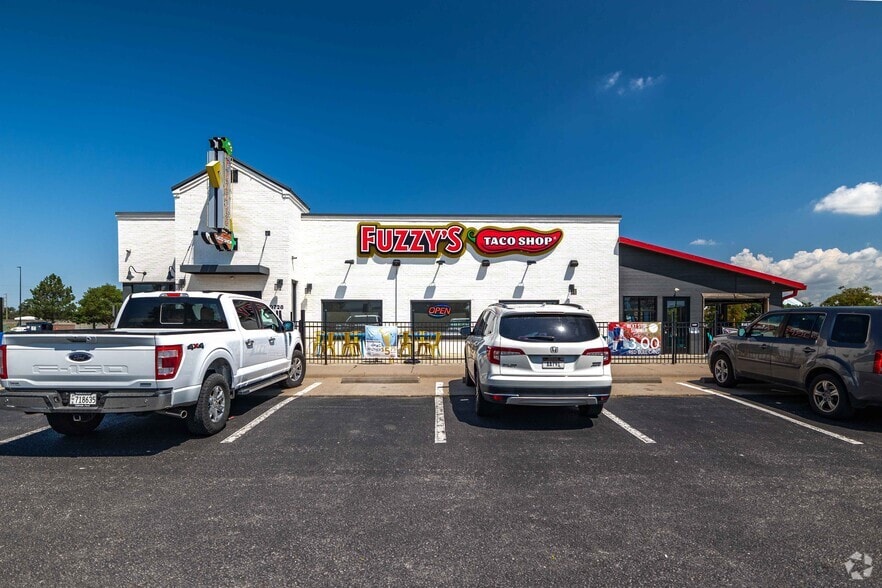 10728 W 21st St, Wichita, KS for lease - Building Photo - Image 2 of 4