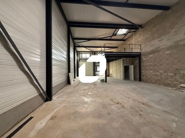 Flex in Ennery for lease - Building Photo - Image 2 of 16