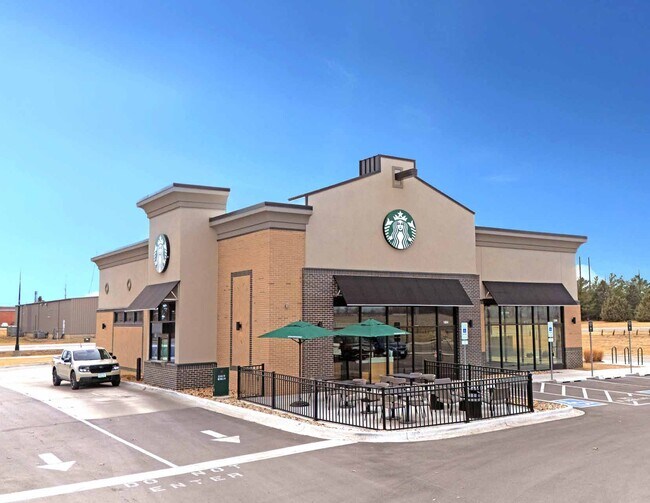 More details for 1804 Washington st, Pella, IA - Retail for Sale