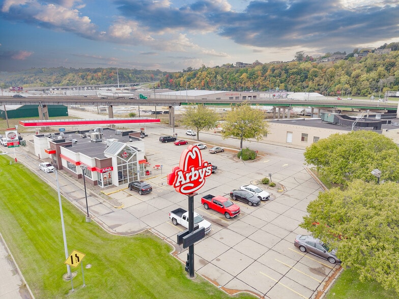 10 Main St, Dubuque, IA for sale - Building Photo - Image 1 of 5