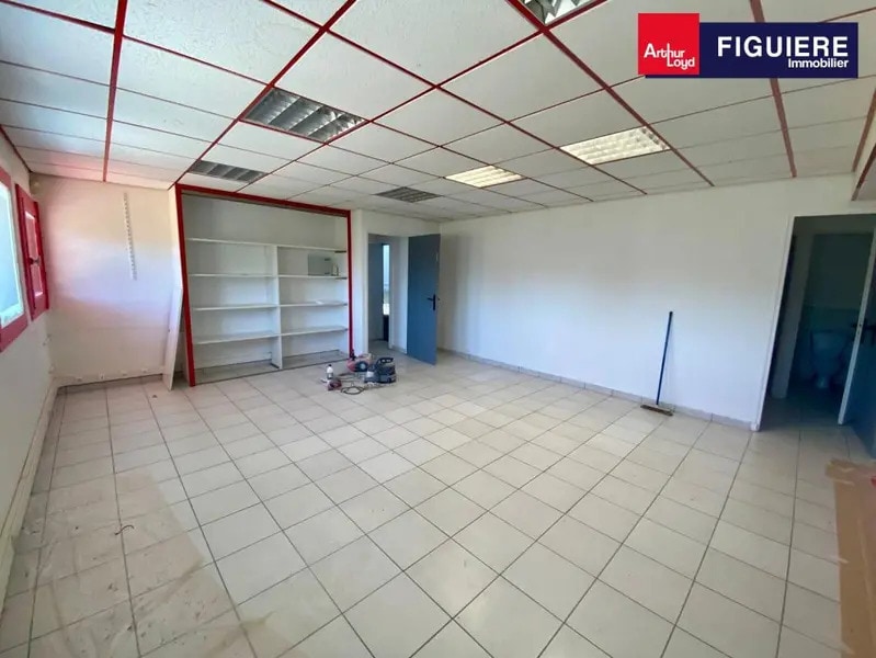 Flex in Lançon-Provence for lease Building Photo- Image 1 of 10