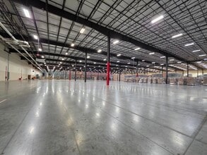 81 Commerce Dr, Fall River, MA à louer Photo intérieure- Image 1 de 12