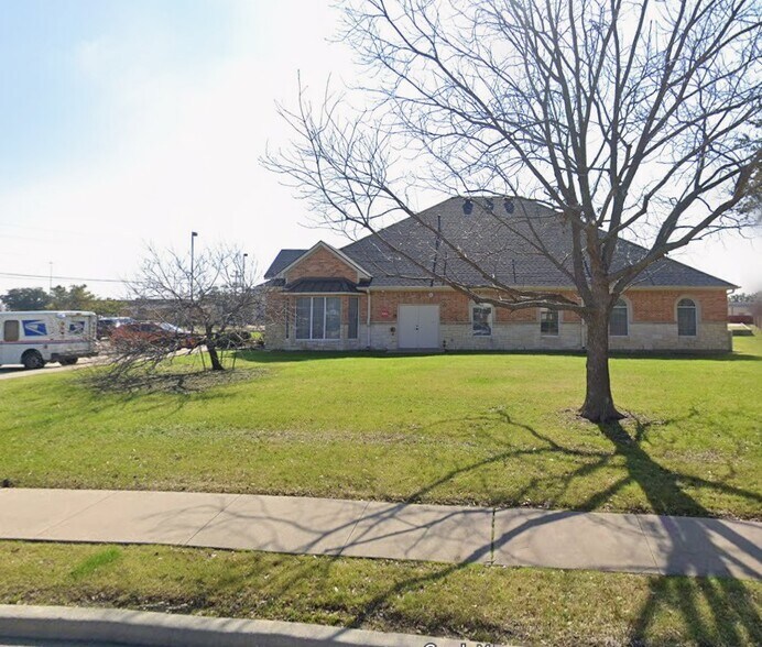 3325 Premier Dr, Plano, TX à vendre - Photo du bâtiment - Image 2 de 2
