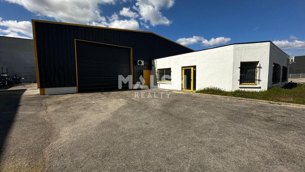 31 Rue Des Bruyères, Pusignan à vendre - Photo du bâtiment - Image 2 de 21