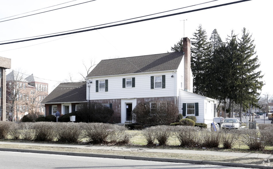 56 S Main St, Spring Valley, NY for sale - Primary Photo - Image 1 of 4