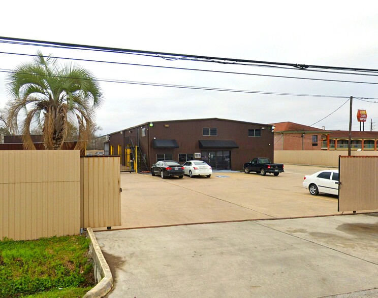 10519 Brighton Ln, Houston, TX for lease - Building Photo - Image 1 of 2