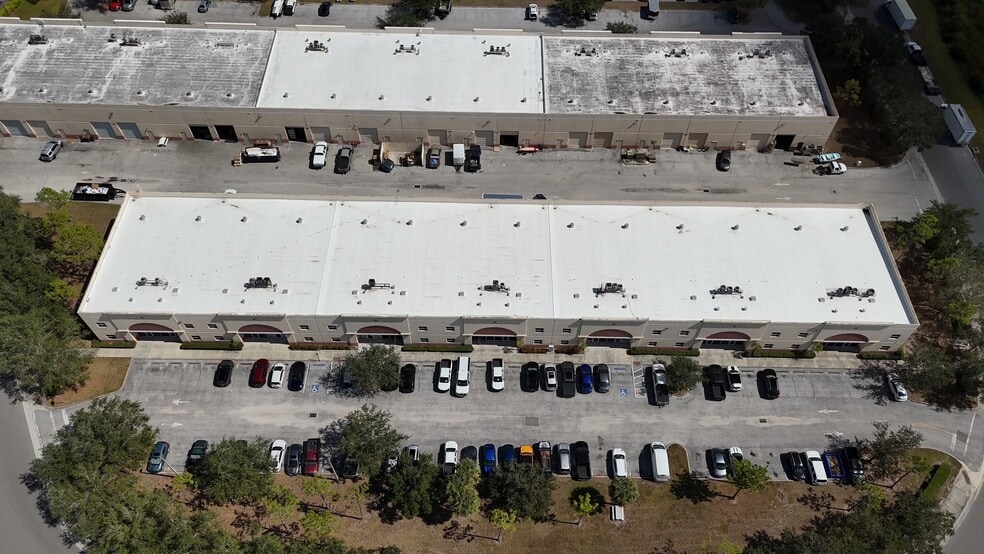 787 Commerce Dr, Venice, FL à louer - Photo du bâtiment - Image 2 de 10