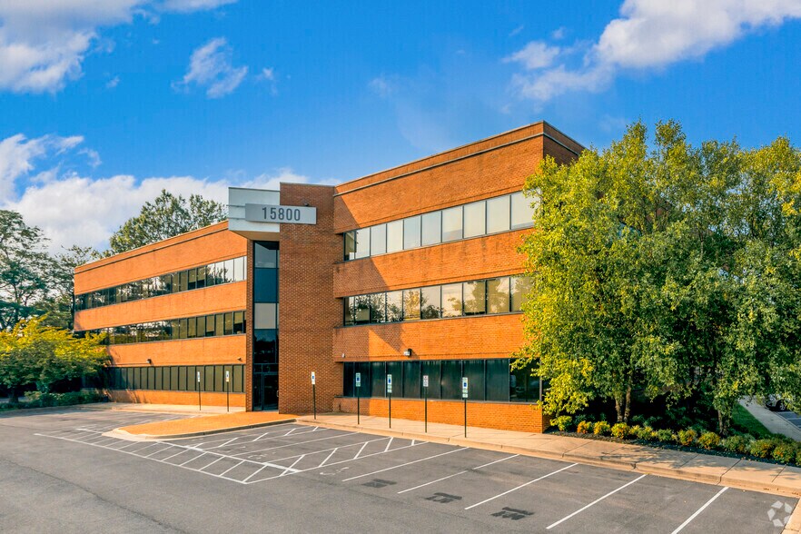 15800 Crabbs Branch Way, Rockville, MD à louer - Photo du bâtiment - Image 1 de 7