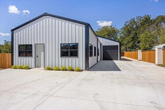 Plus de détails pour 619 N Crockett St, Granbury, TX - Flex à vendre