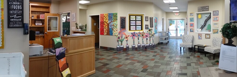 43560 Suzanne Hope Way, Ashburn, VA for sale - Lobby - Image 3 of 11