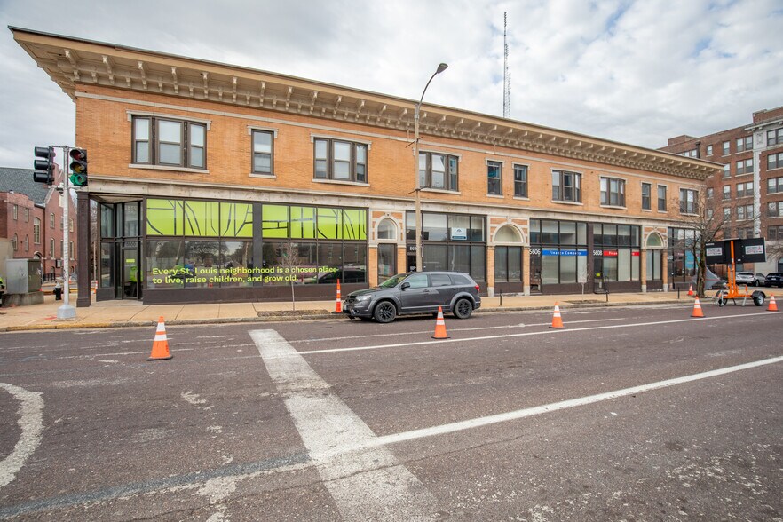 5600-5610 Delmar Blvd, Saint Louis, MO à louer - Photo du bâtiment - Image 2 de 6