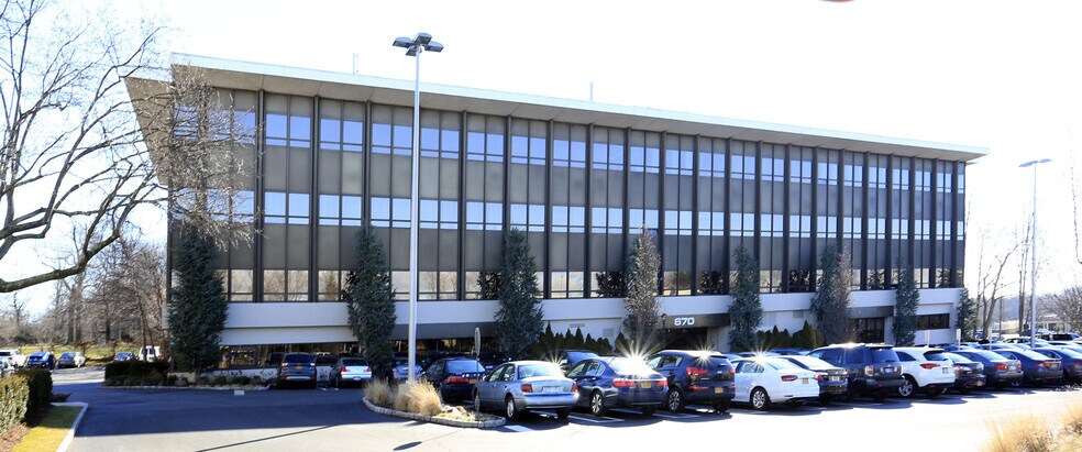 700 White Plains Rd, Scarsdale, NY à louer - Photo du bâtiment - Image 2 de 9