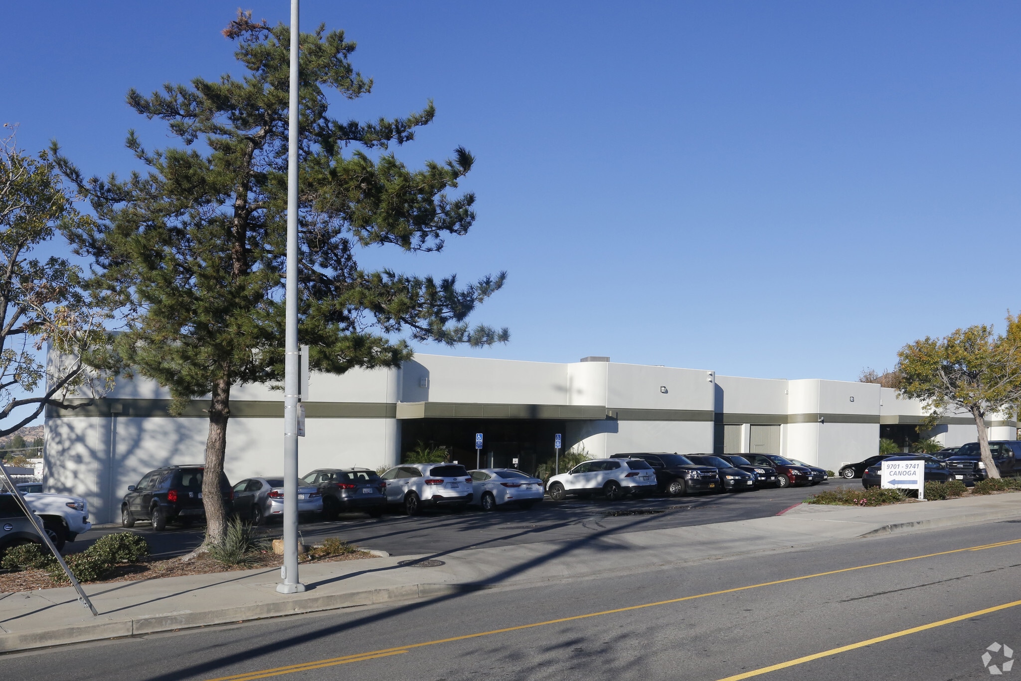 9741 Canoga Ave, Chatsworth, CA for lease Primary Photo- Image 1 of 9