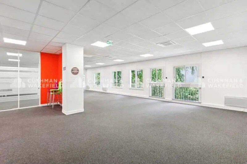 Bureau dans Levallois-Perret à louer - Photo du bâtiment - Image 2 de 11