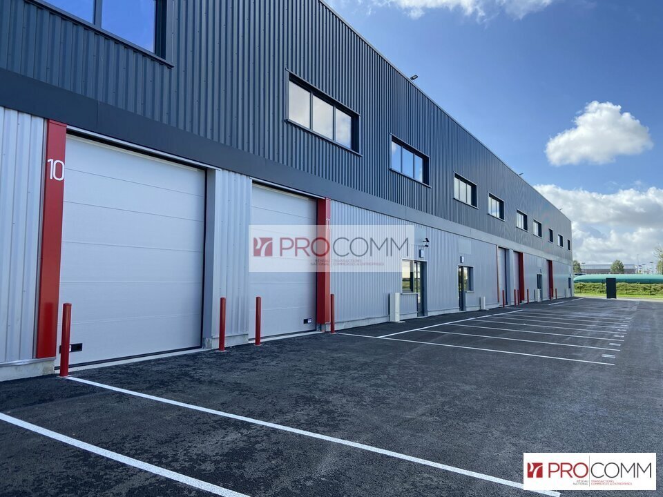 Flex in Chartres for lease Building Photo- Image 1 of 7