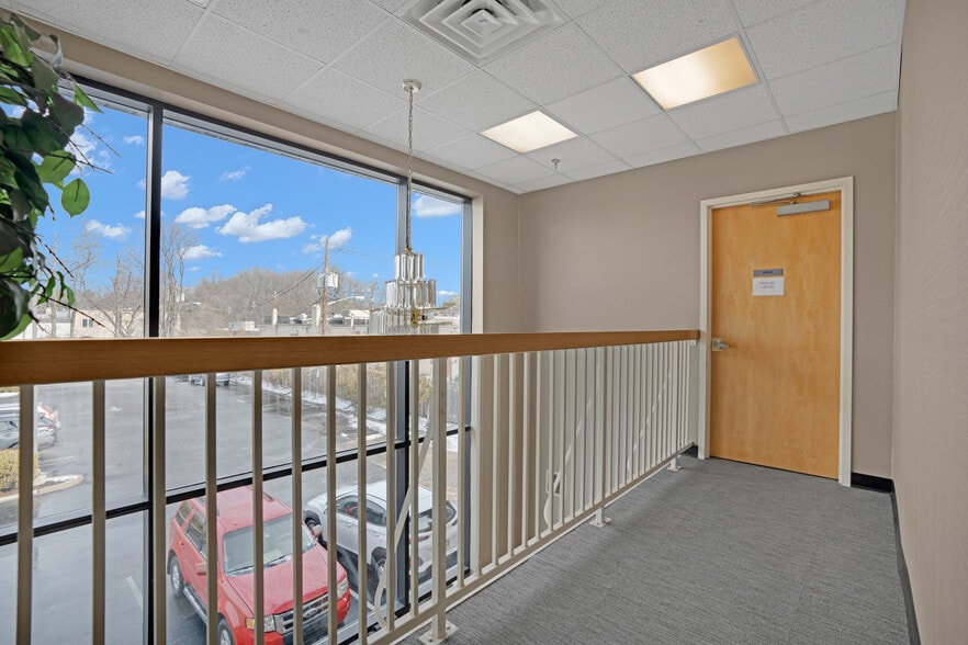 1740 Oak Tree Rd, Edison, NJ for lease - Building Photo - Image 2 of 6