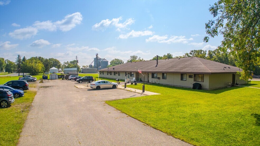 23 Neptune St N, Cosmos, MN à vendre - Photo du bâtiment - Image 2 de 39