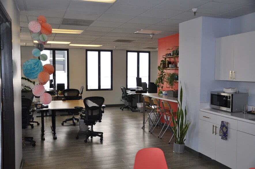 36 W Colorado Blvd, Pasadena, CA for lease - Interior Photo - Image 3 of 12