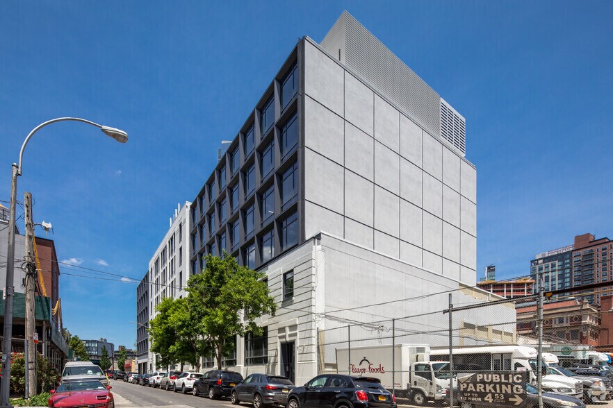 45-18 Court Sq, Long Island City, NY for lease - Primary Photo - Image 1 of 6