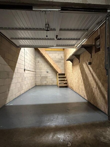 Industrial in Bougival for lease - Building Photo - Image 2 of 17