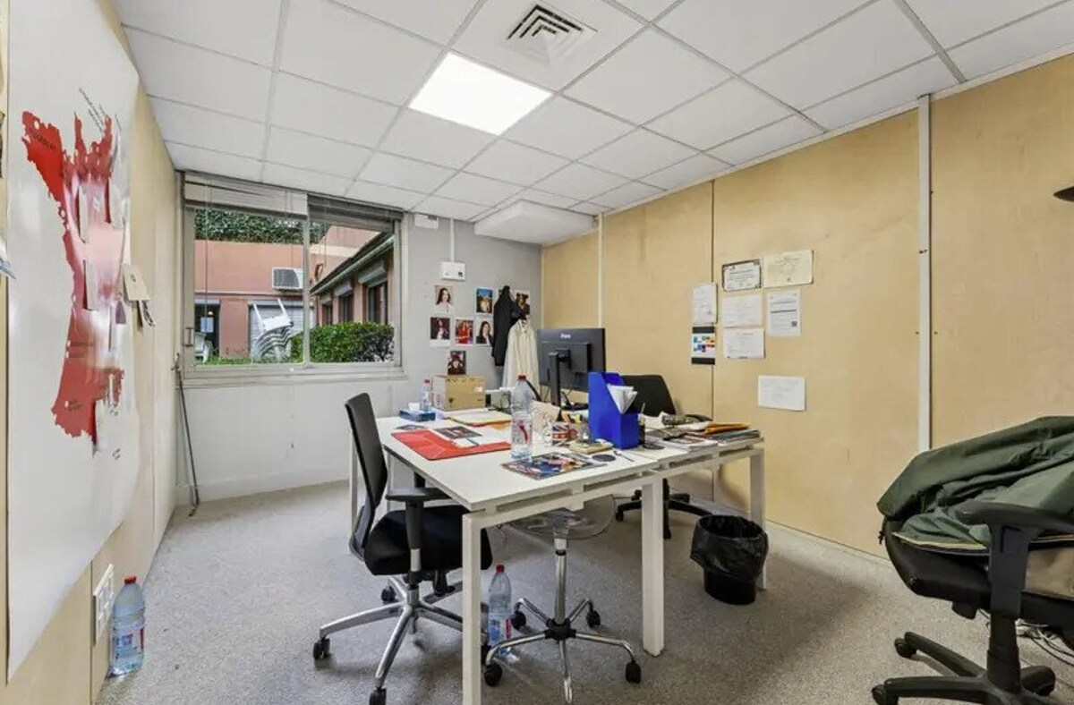Paris, PAR 75017 -  -  - Interior Photo - Image 2 of 15