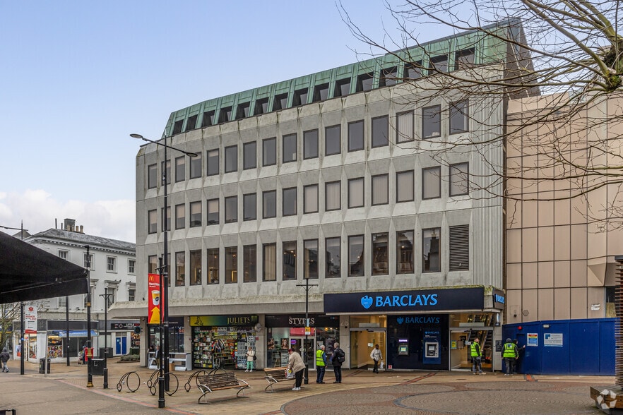 26-32 George St, Luton à louer - Photo du bâtiment - Image 2 de 2