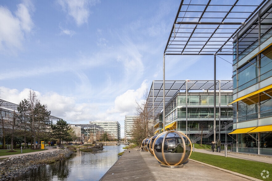 566 Chiswick High Rd, London for lease - Building Photo - Image 3 of 13