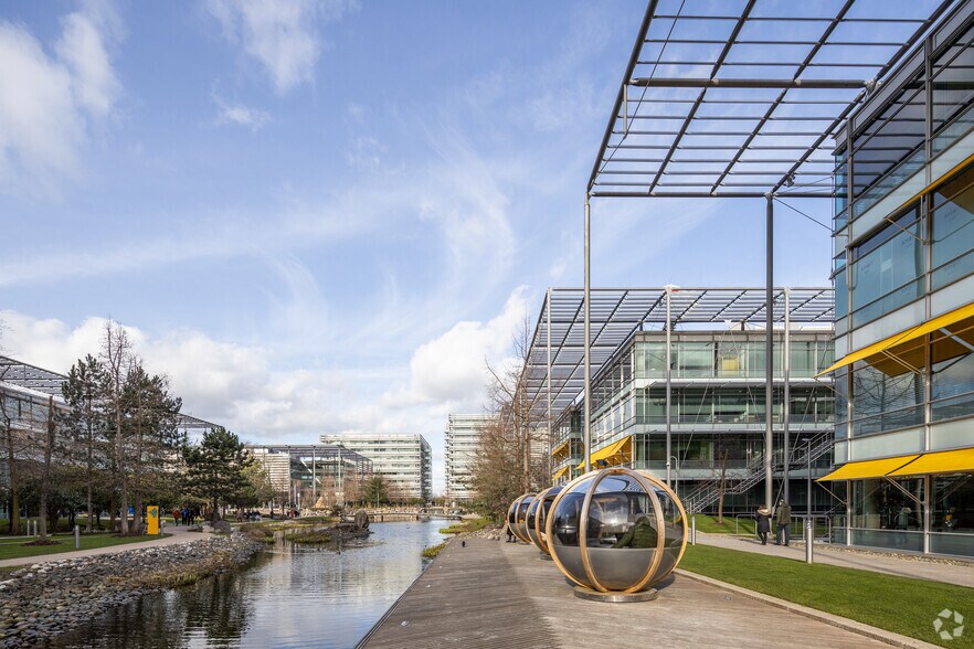 566 Chiswick High Rd, Londres à louer - Photo du bâtiment - Image 3 de 13