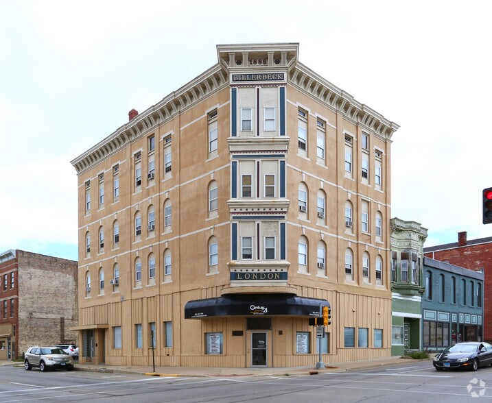 24-26 S Galena Ave, Freeport, IL à vendre - Photo du bâtiment - Image 2 de 31