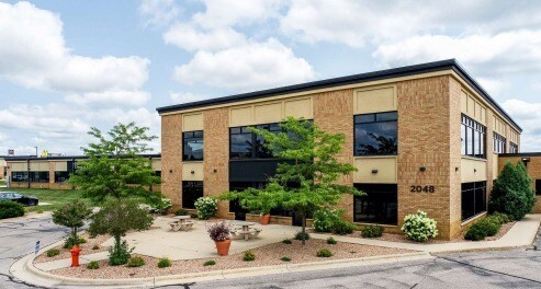 2048 Superior Dr NW, Rochester, MN à louer - Photo du bâtiment - Image 2 de 5
