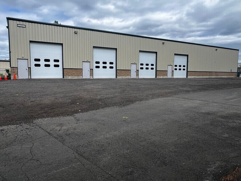 50 Newberry Rd, East Windsor, CT à louer - Photo du bâtiment - Image 2 de 9