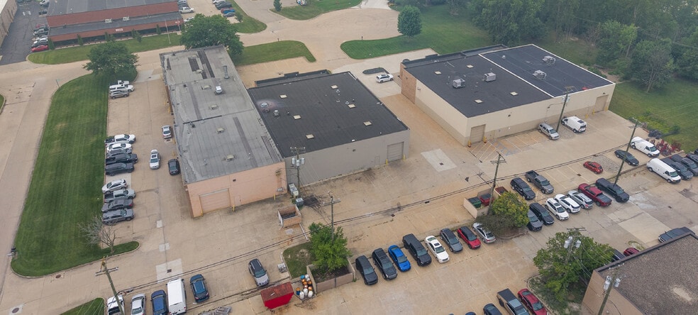 14125 Industrial Center Dr, Shelby Township, MI à vendre - Photo du bâtiment - Image 3 de 4