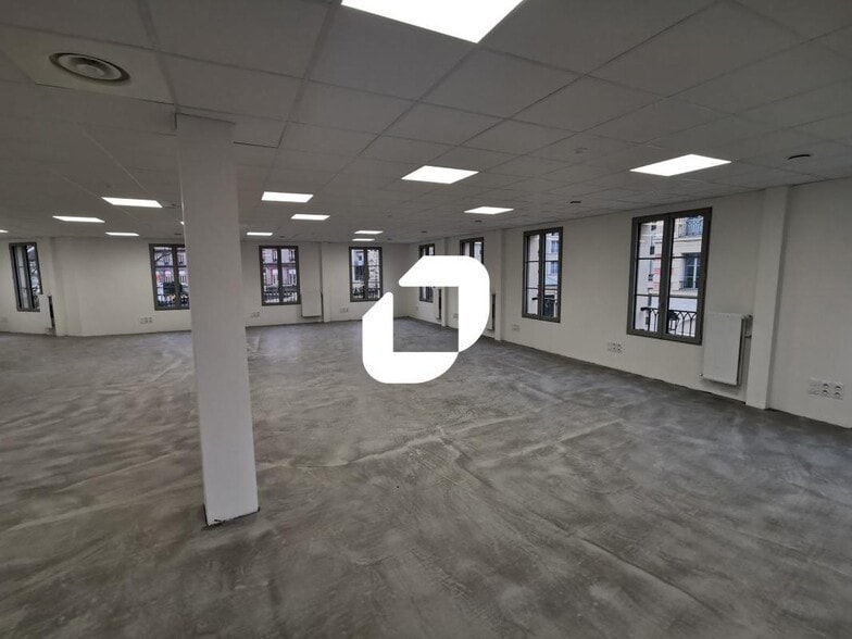 Office in Le Raincy for lease - Interior Photo - Image 2 of 3