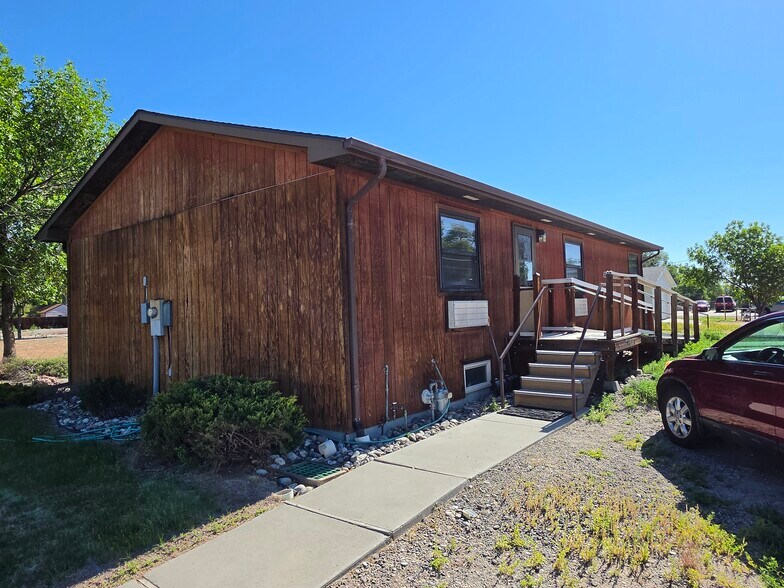 405 S 7th St E, Riverton, WY à vendre - Photo du bâtiment - Image 2 de 15