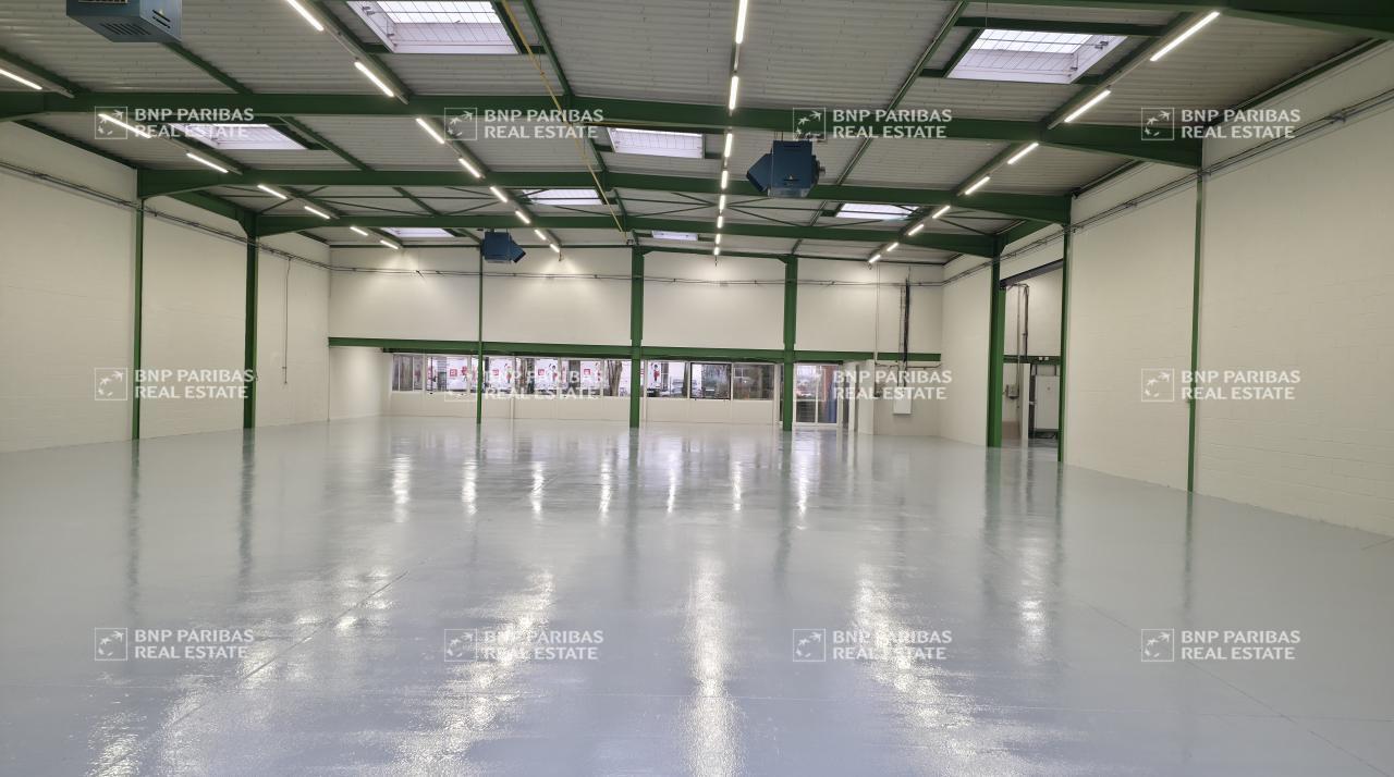 Industrial in Saint-Thibault-des-Vignes for sale Interior Photo- Image 1 of 11