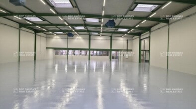 Industrial in Saint-Thibault-des-Vignes for sale Interior Photo- Image 1 of 11