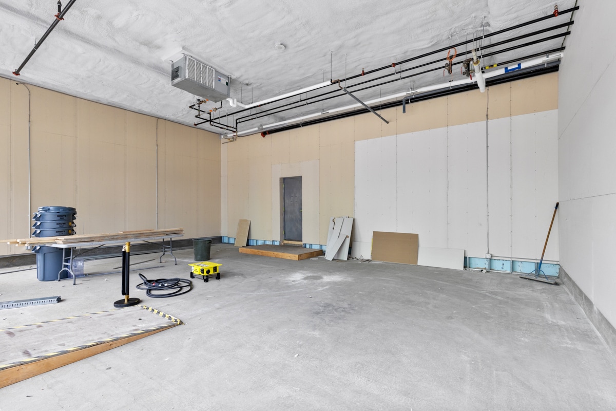 1700 Dickson Av, Kelowna, BC à louer Photo intérieure- Image 1 de 4