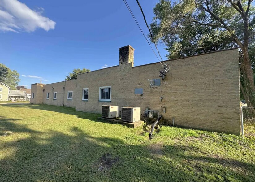 605 E 4th Ave, Brodhead, WI à vendre - Photo du bâtiment - Image 2 de 21