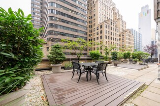 Plus de détails pour 144 E 44th St, New York, NY - Bureau, Bureau/Commerce de détail à louer