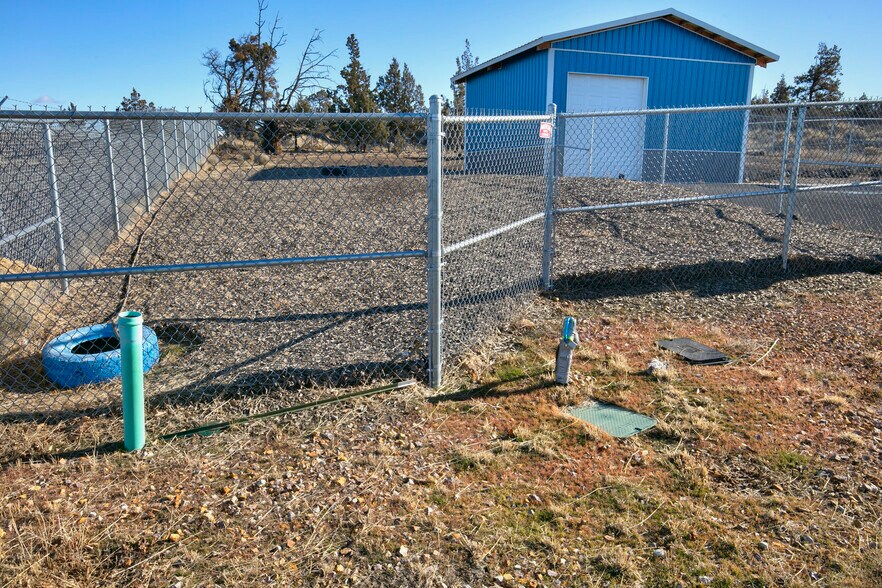 932 4th ct, Redmond, OR à vendre - Photo du bâtiment - Image 3 de 7