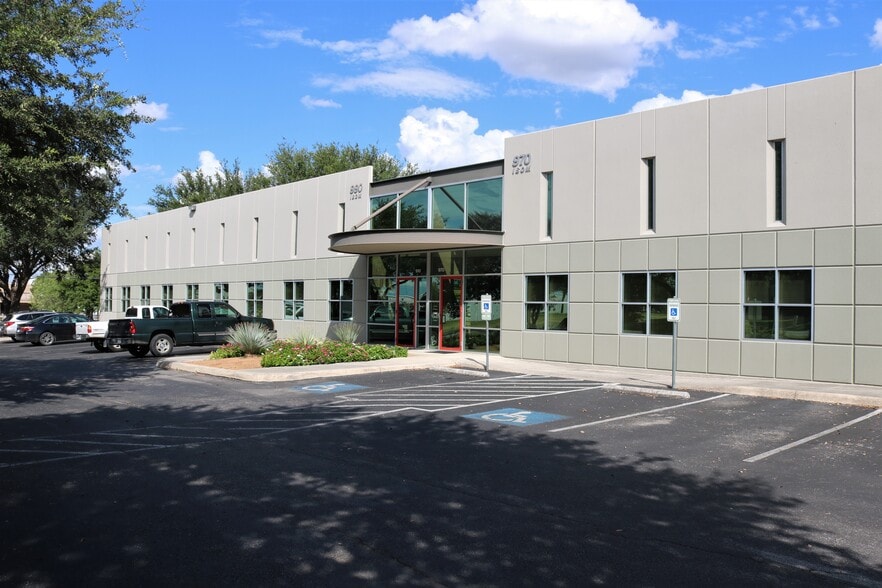 990 Isom Rd, San Antonio, TX for lease - Primary Photo - Image 1 of 9