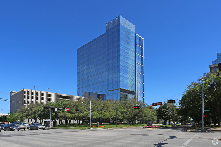 3737 Buffalo Speedway Ave, Houston, TX à louer - Photo du b timent - Image 3 de 14