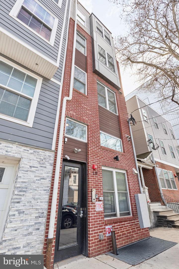 19 S 44th St, Philadelphia, PA for sale Primary Photo- Image 1 of 16