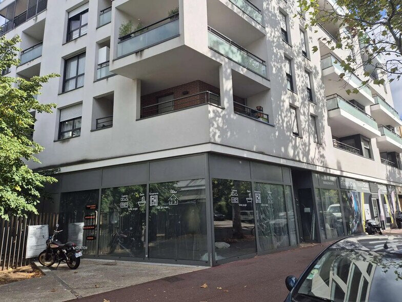 Commerce de détail dans Rueil-Malmaison à louer - Photo du bâtiment - Image 2 de 3