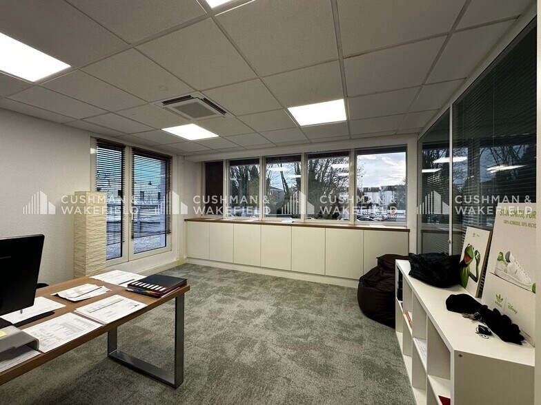 Rue Des Frères Lumière, Eckbolsheim for lease - Interior Photo - Image 3 of 13