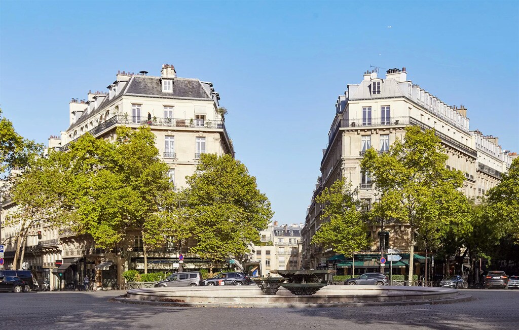 Retail in Paris for lease Building Photo- Image 1 of 6