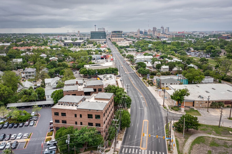 2632 Broadway St, San Antonio, TX à vendre - Photo du bâtiment - Image 2 de 18